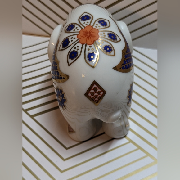 PG Handcrafted In Malaysia Porcelain Elephant Figurine White Gold Blue Red  - Picture 5 of 9